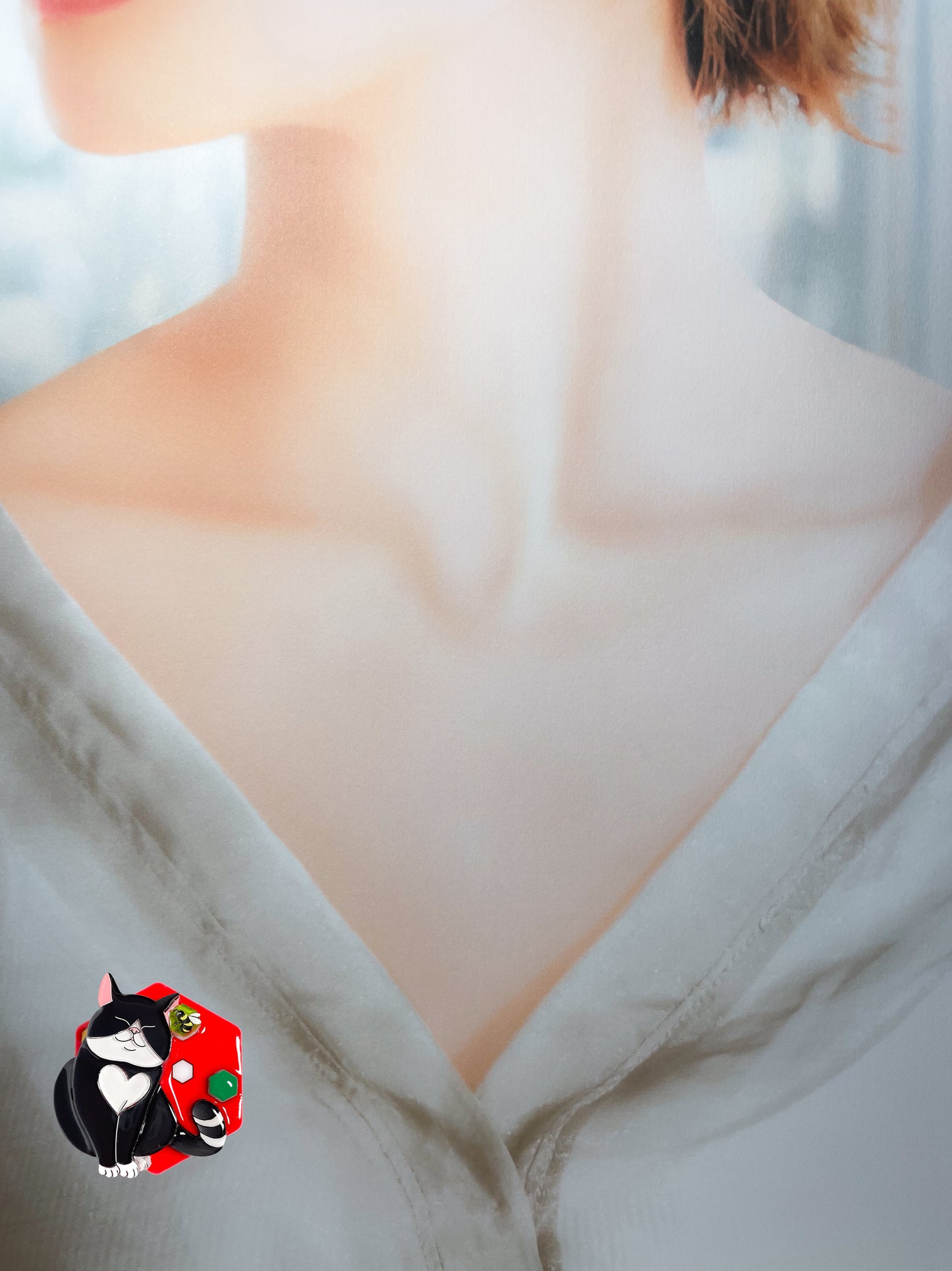 Bee Kind Brooch (Tuxedo cat)