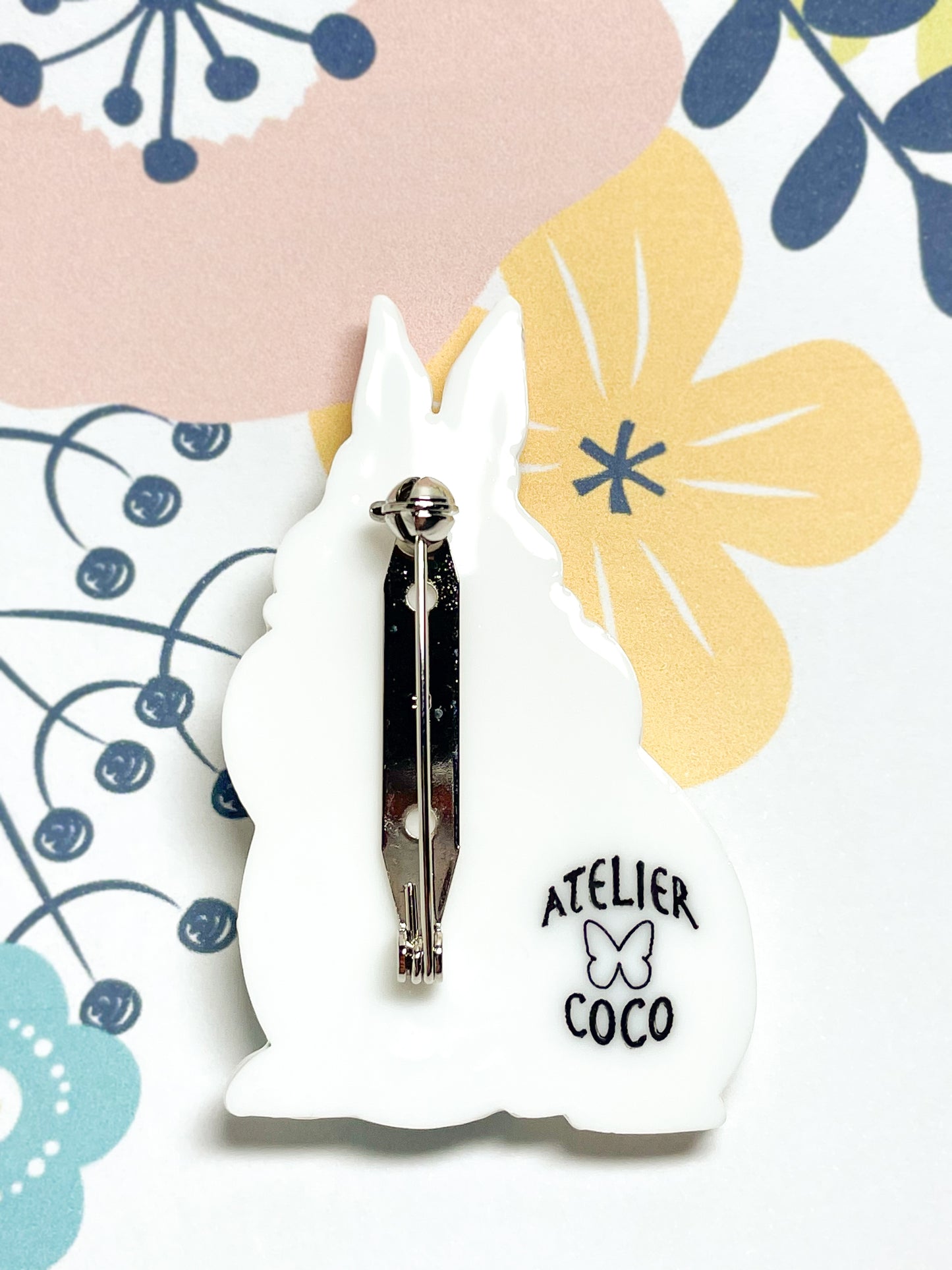 Egg Animal Brooch ~ White Rabbit ~