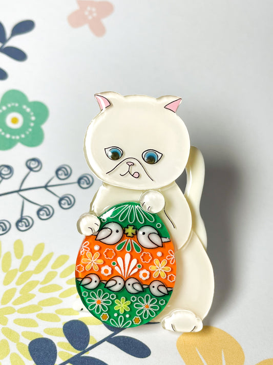 Egg Animal Brooch ~ White Cat ~