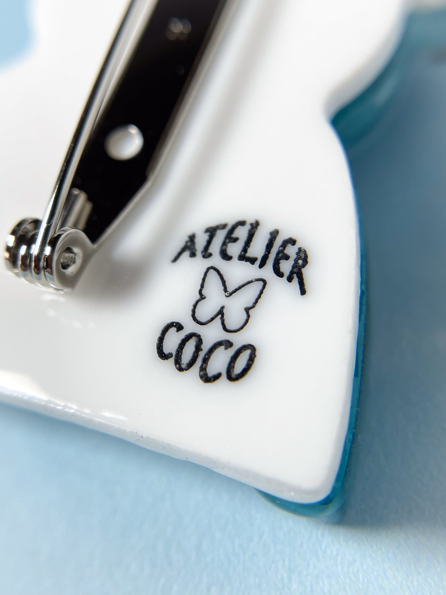 Bear Shaved Ice Machine Brooch (Hawaiian Blue)