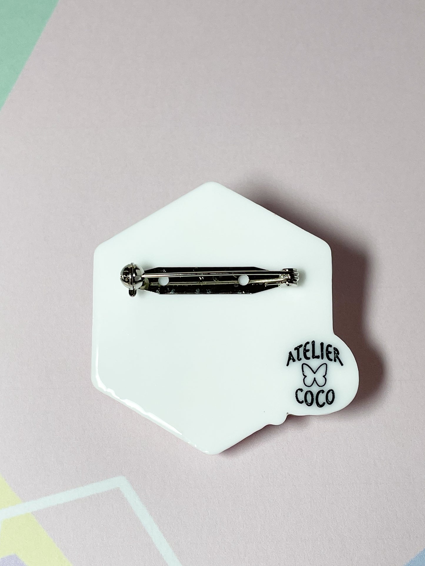 Bee Kind Brooch (Fawn pug)
