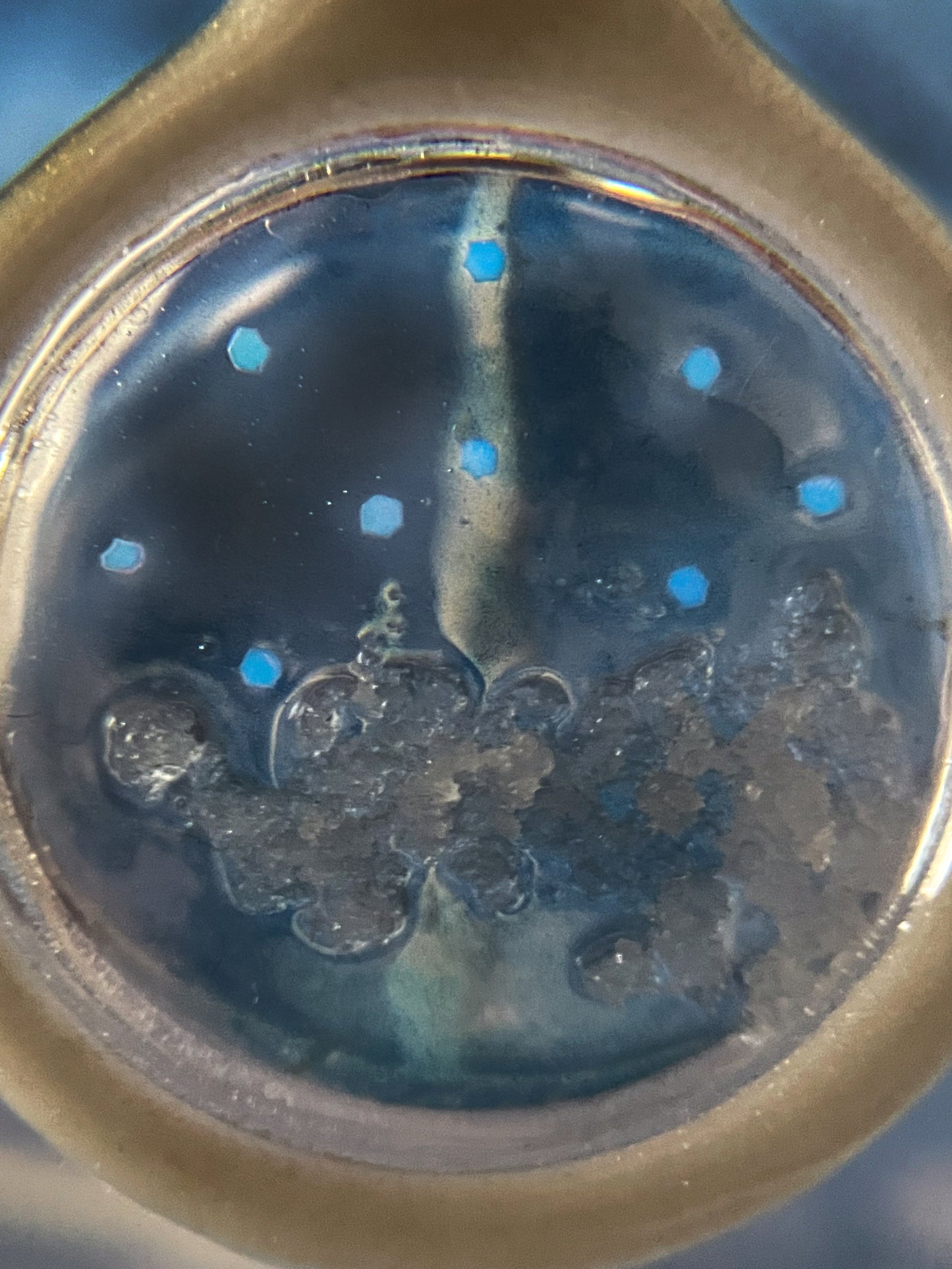 雪の電球ドロップピアス