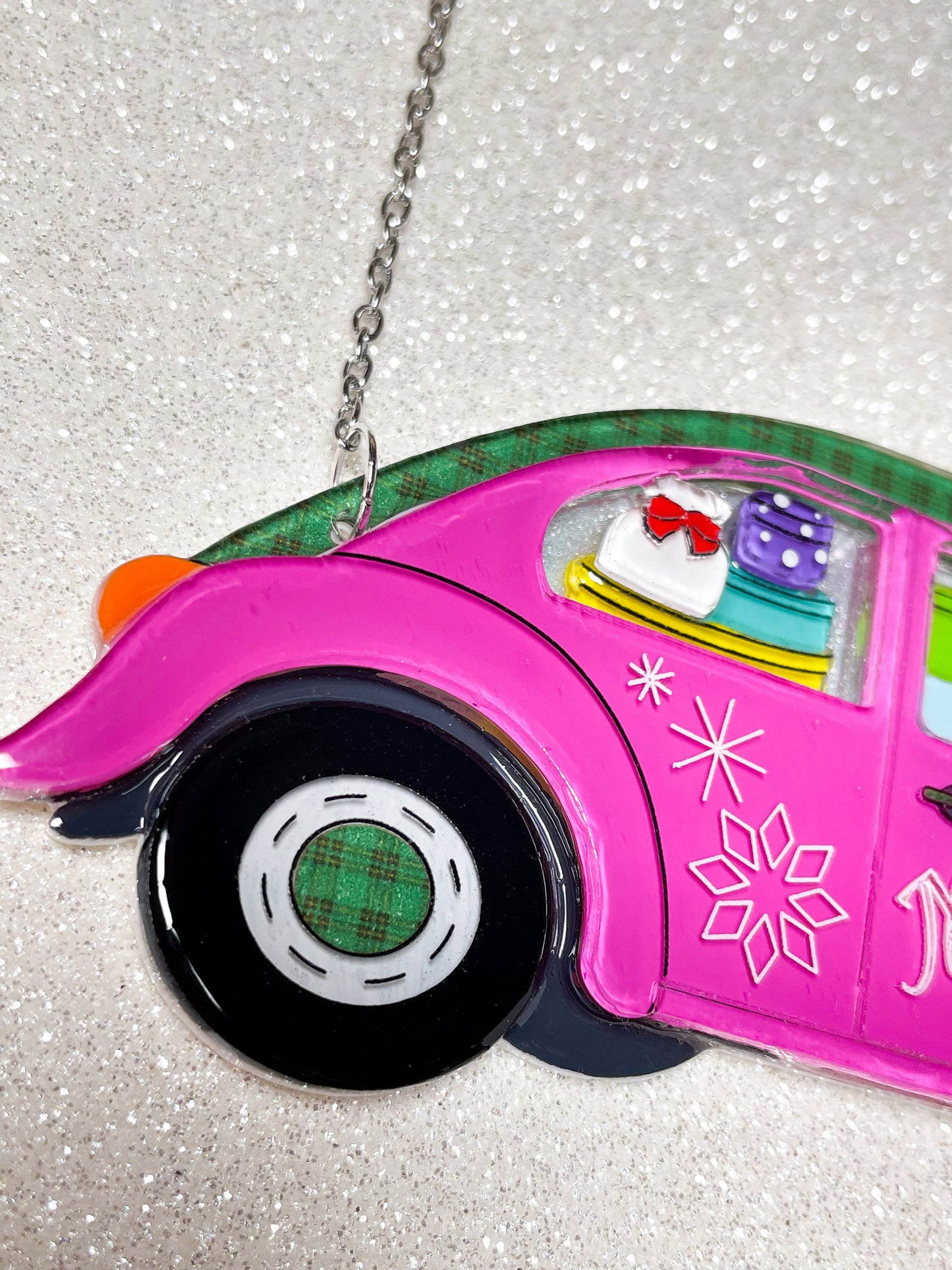 Merry Christmas ~The pink car brings happiness~