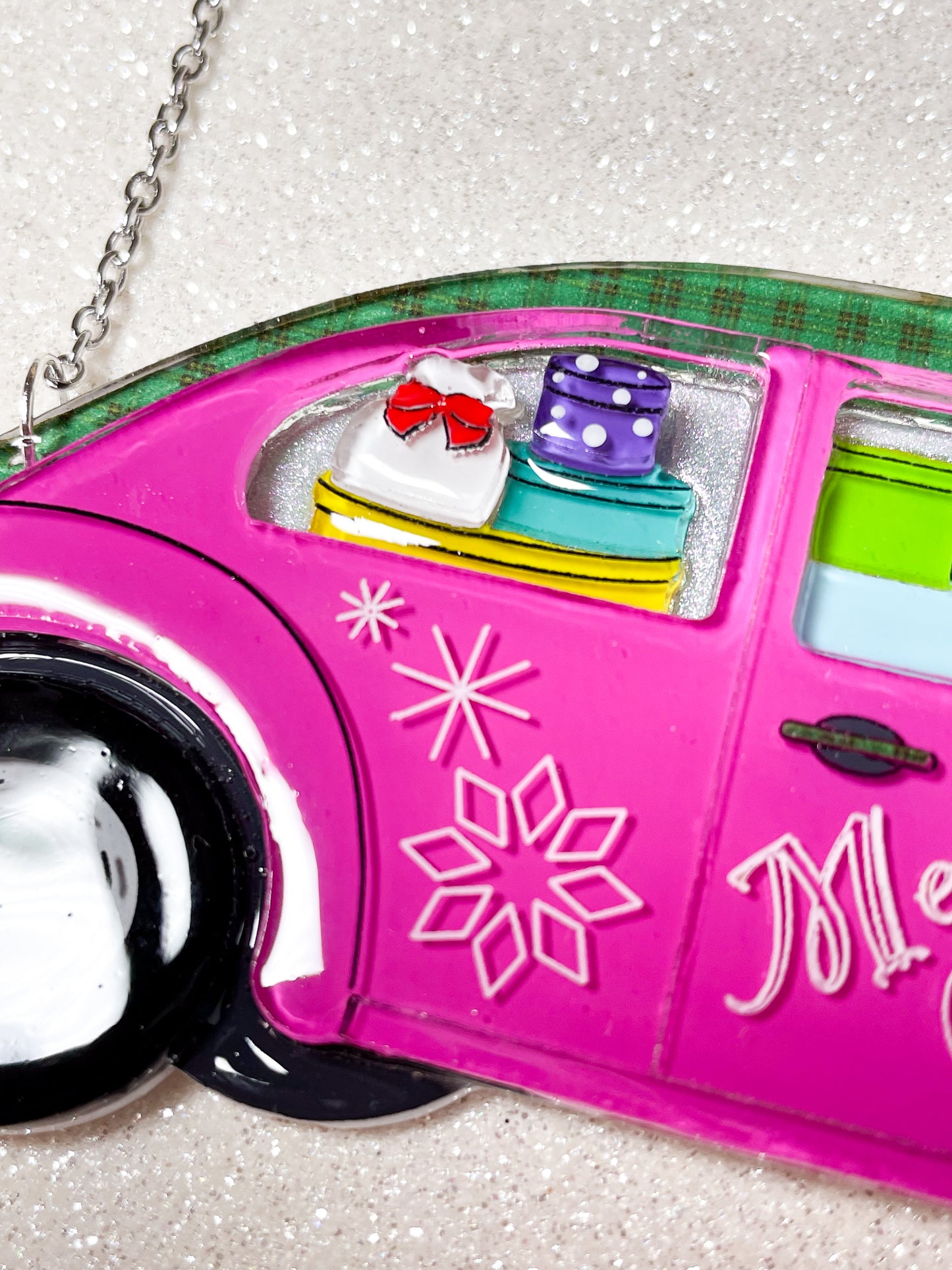 Merry Christmas ~The pink car brings happiness~