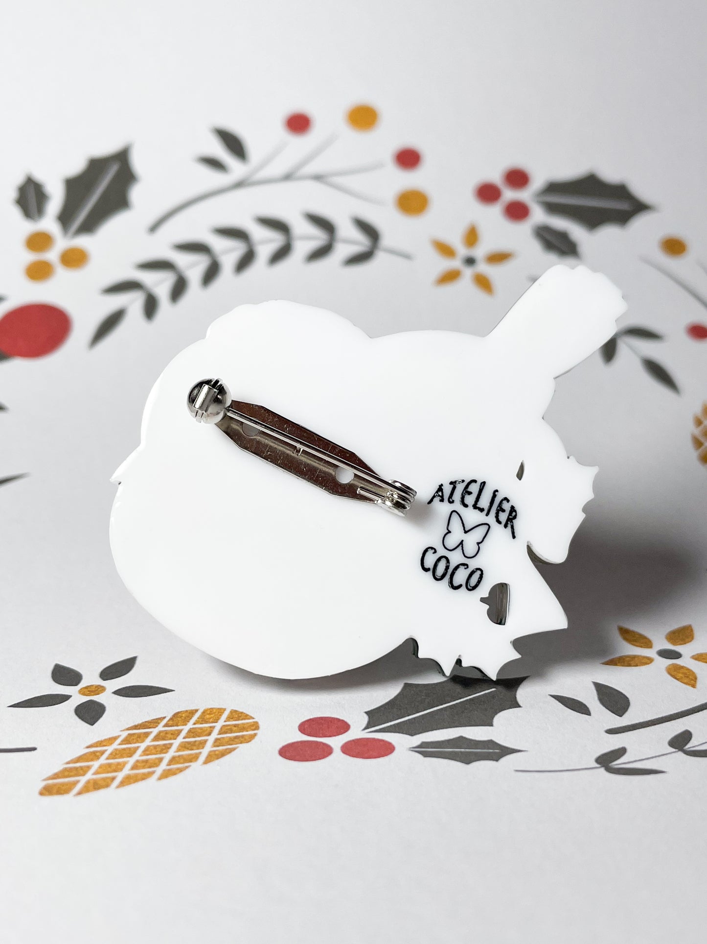 Christmas version of Japanese white-eye bird brooch (Mustard yellow)
