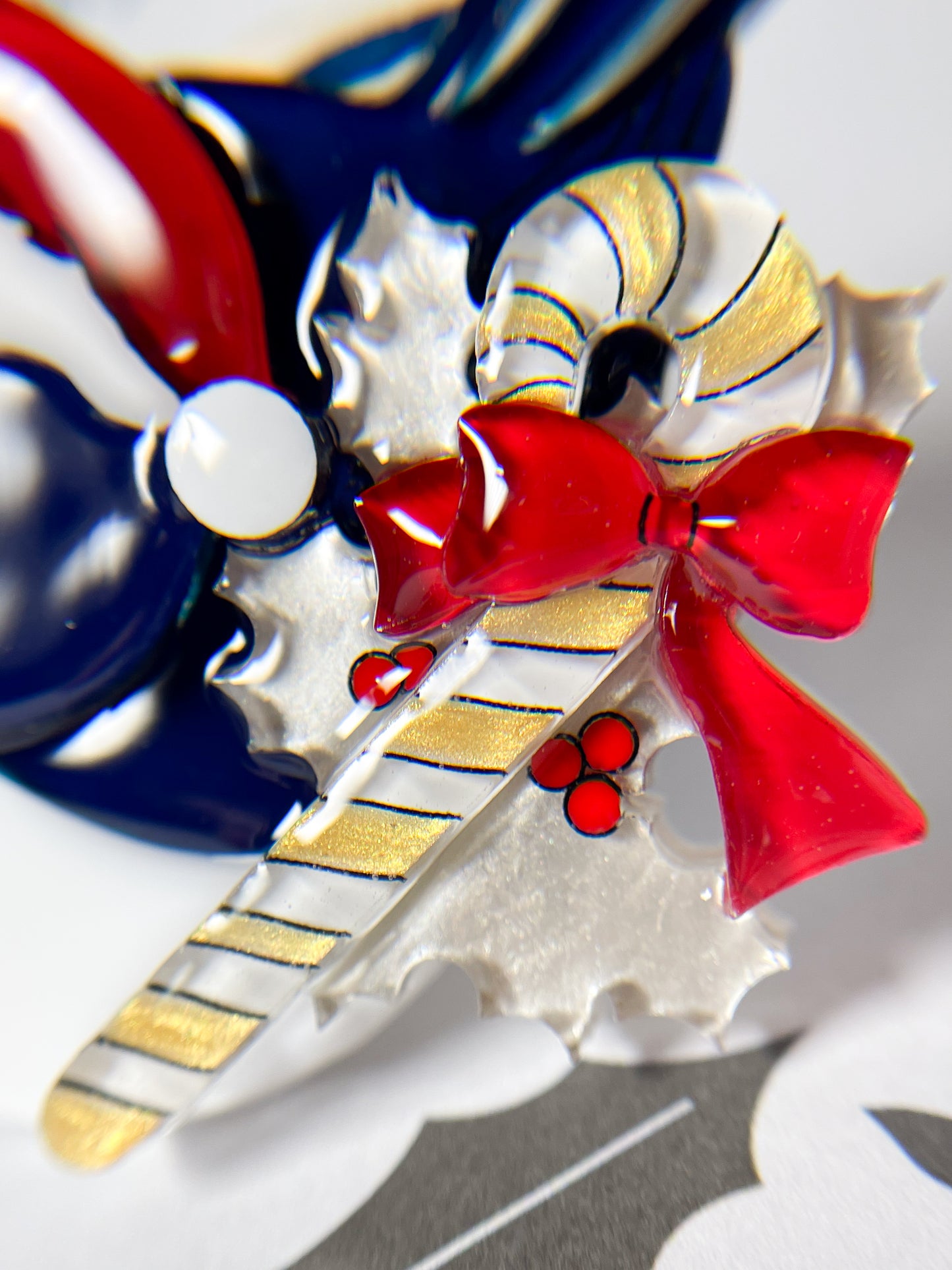 Christmas version of Japanese white-eye bird brooch (Navy blue)
