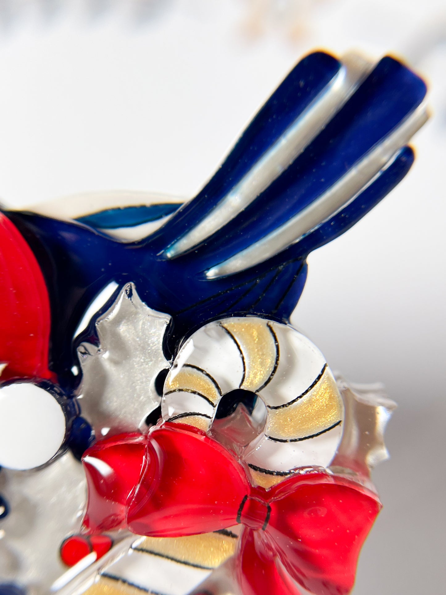 Christmas version of Japanese white-eye bird brooch (Navy blue)