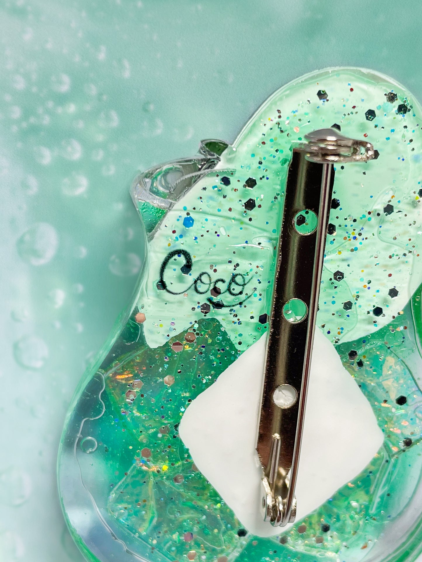 Eiscreme-Kollektion – Brosche in Form einer Robbe mit Melonensoda