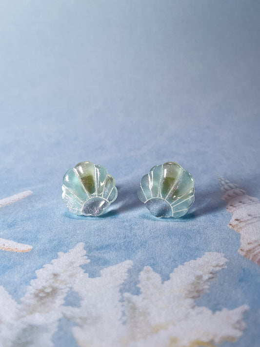 Clear seashell stud earrings (Blue)