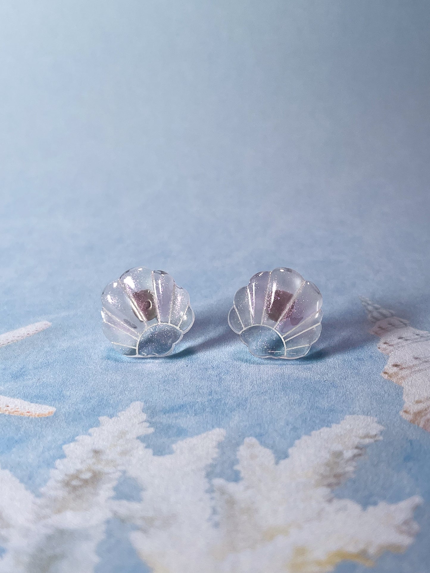 Clear seashell stud earrings (Pink)