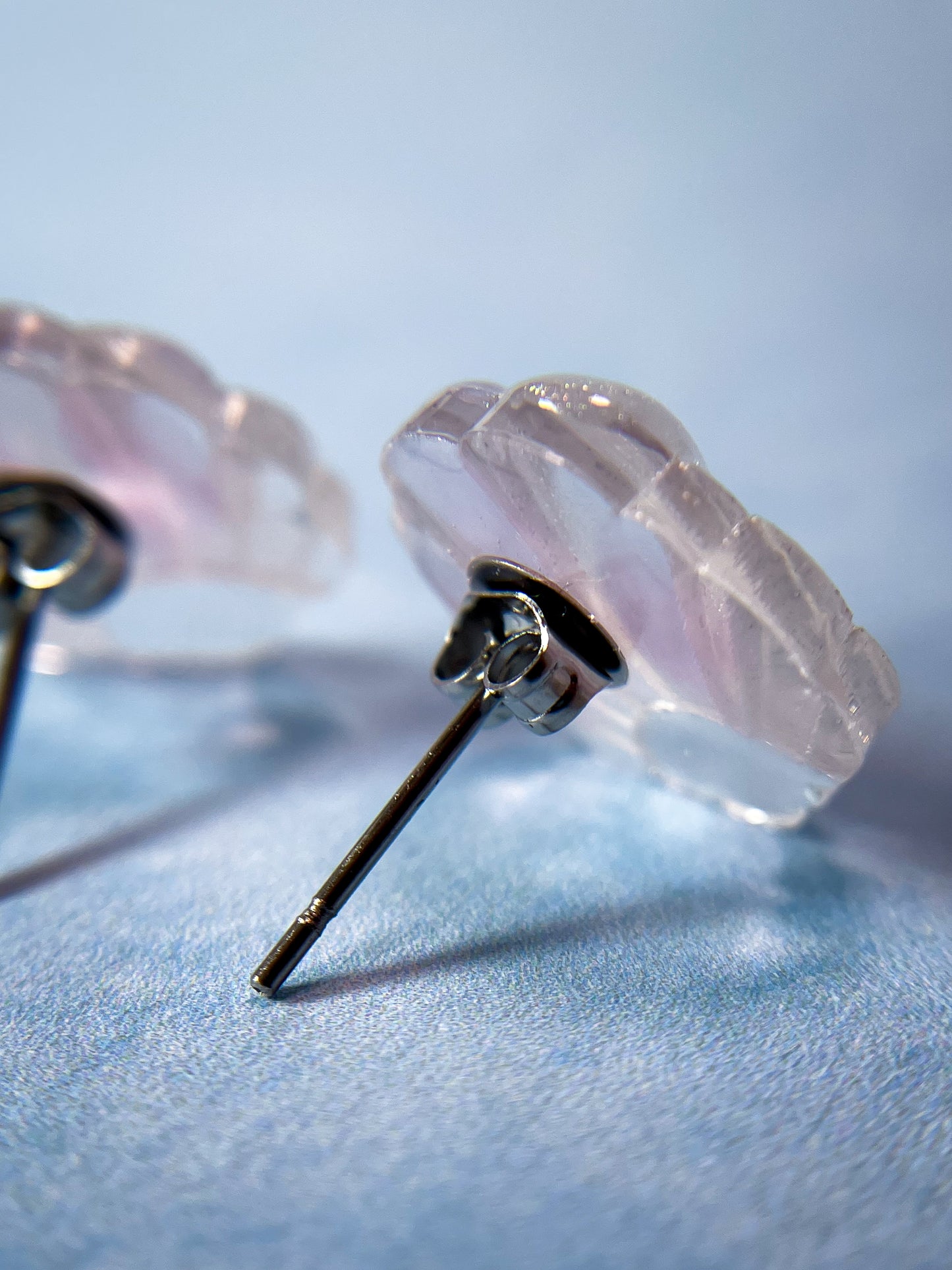 Clear seashell stud earrings (Pink)