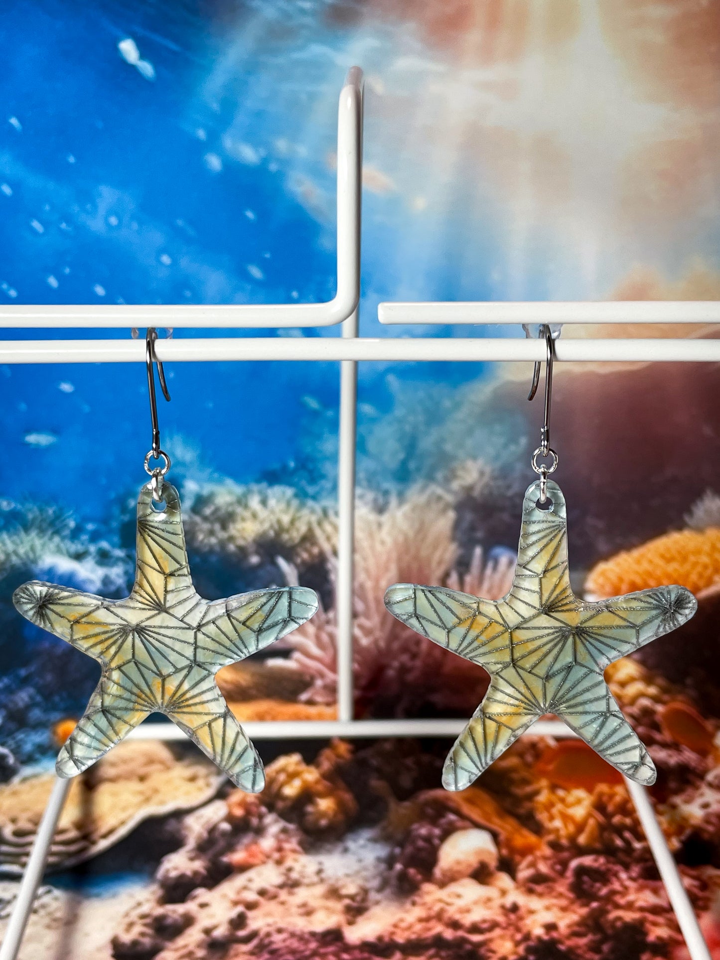 Geometric pattern starfish drop earrings (green)