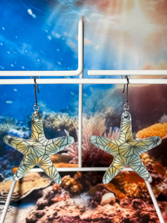 Geometric pattern starfish drop earrings (green)