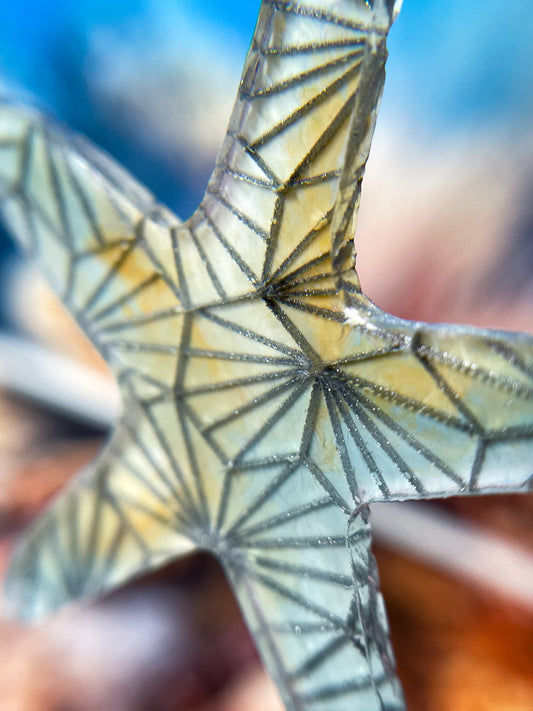 Geometric pattern starfish drop earrings (green)