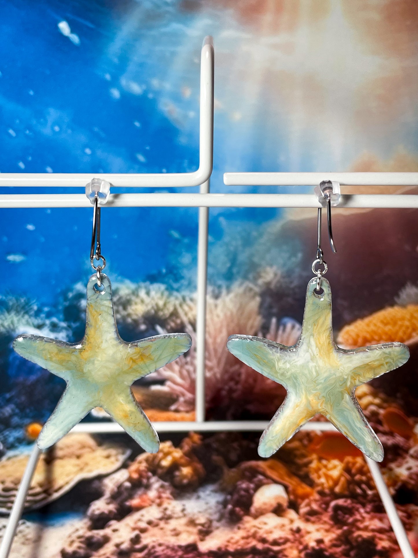 Geometric pattern starfish drop earrings (green)