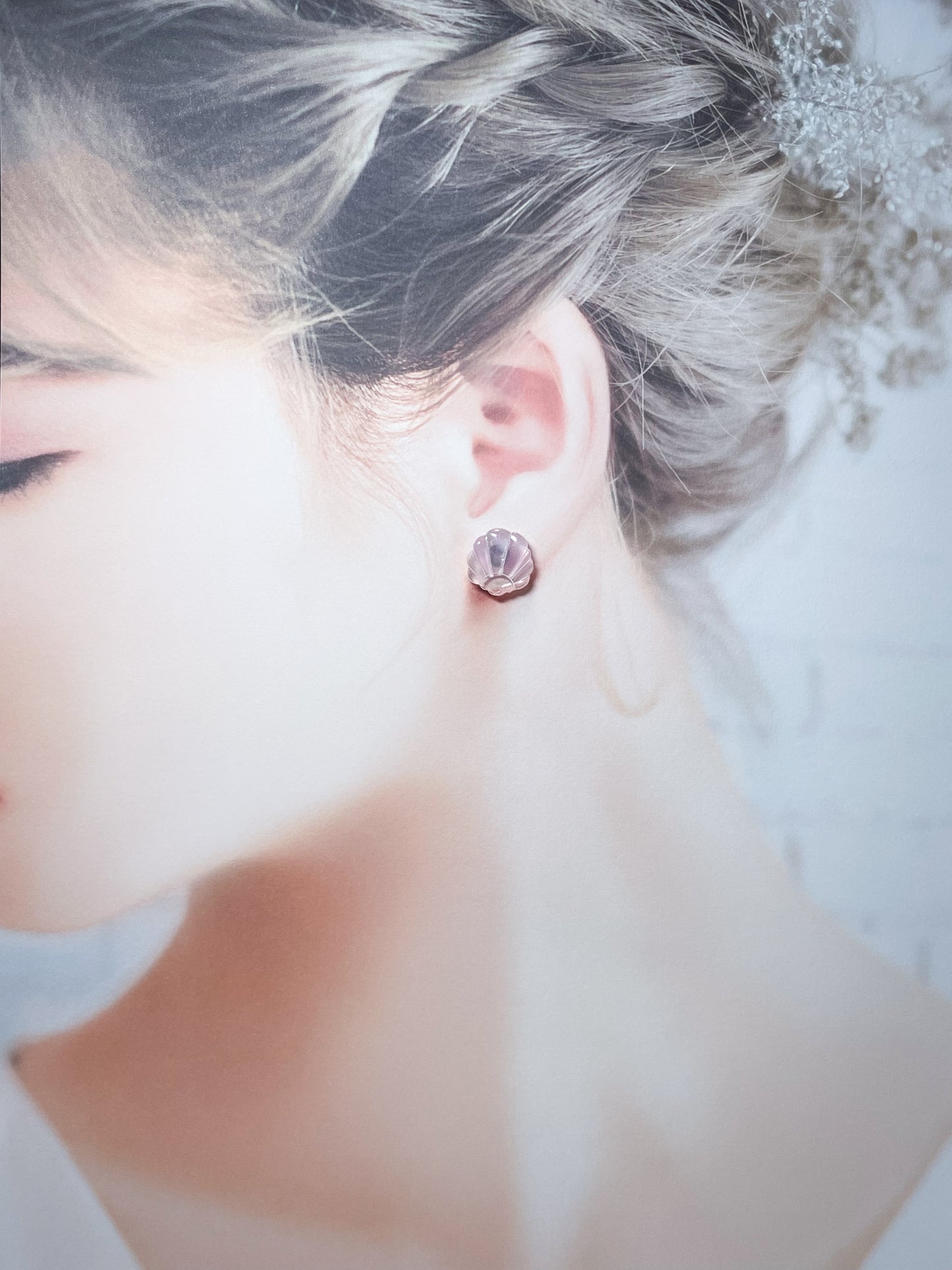 Clear seashell stud earrings (Pink)