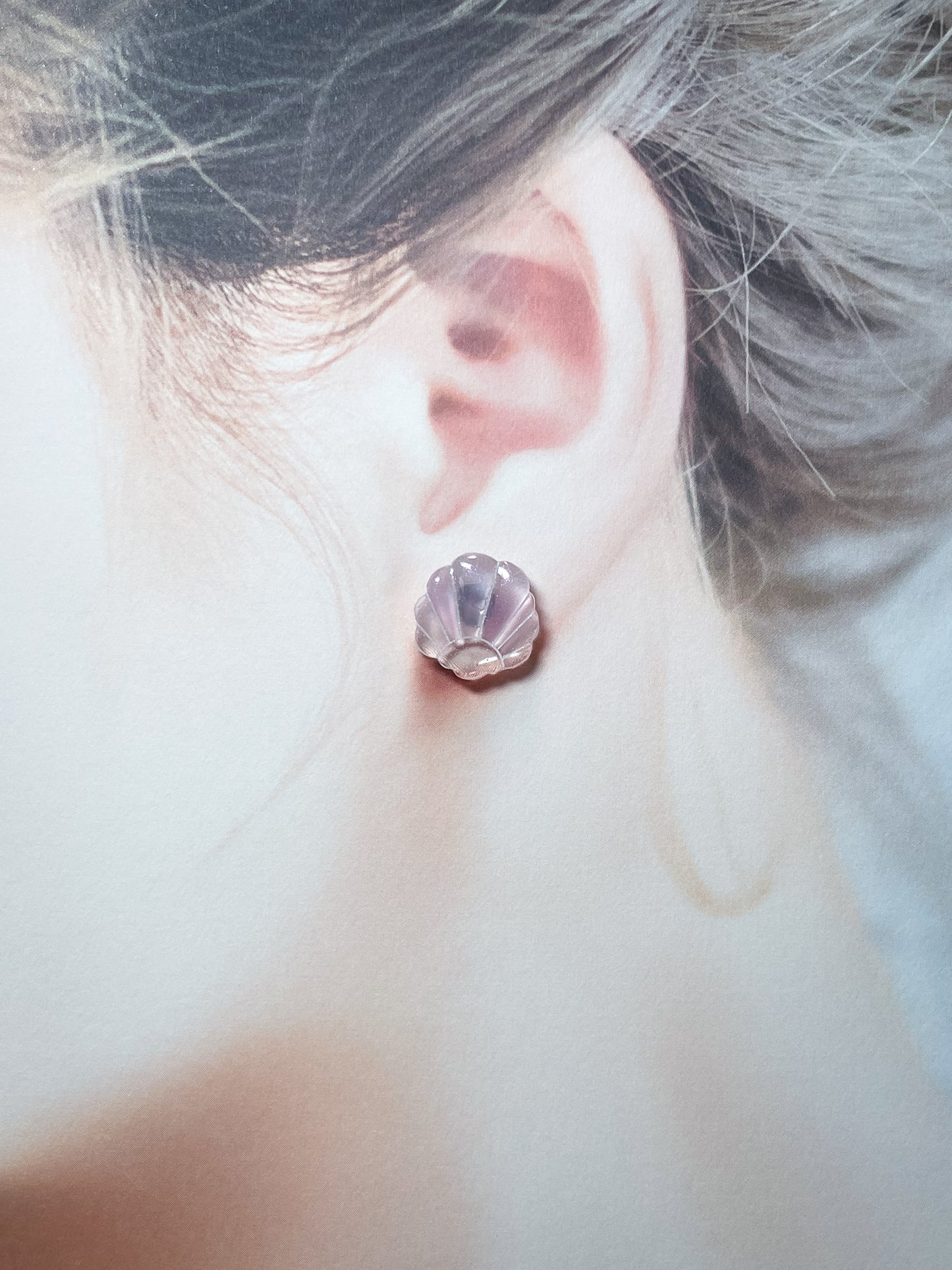 Clear seashell stud earrings (Pink)