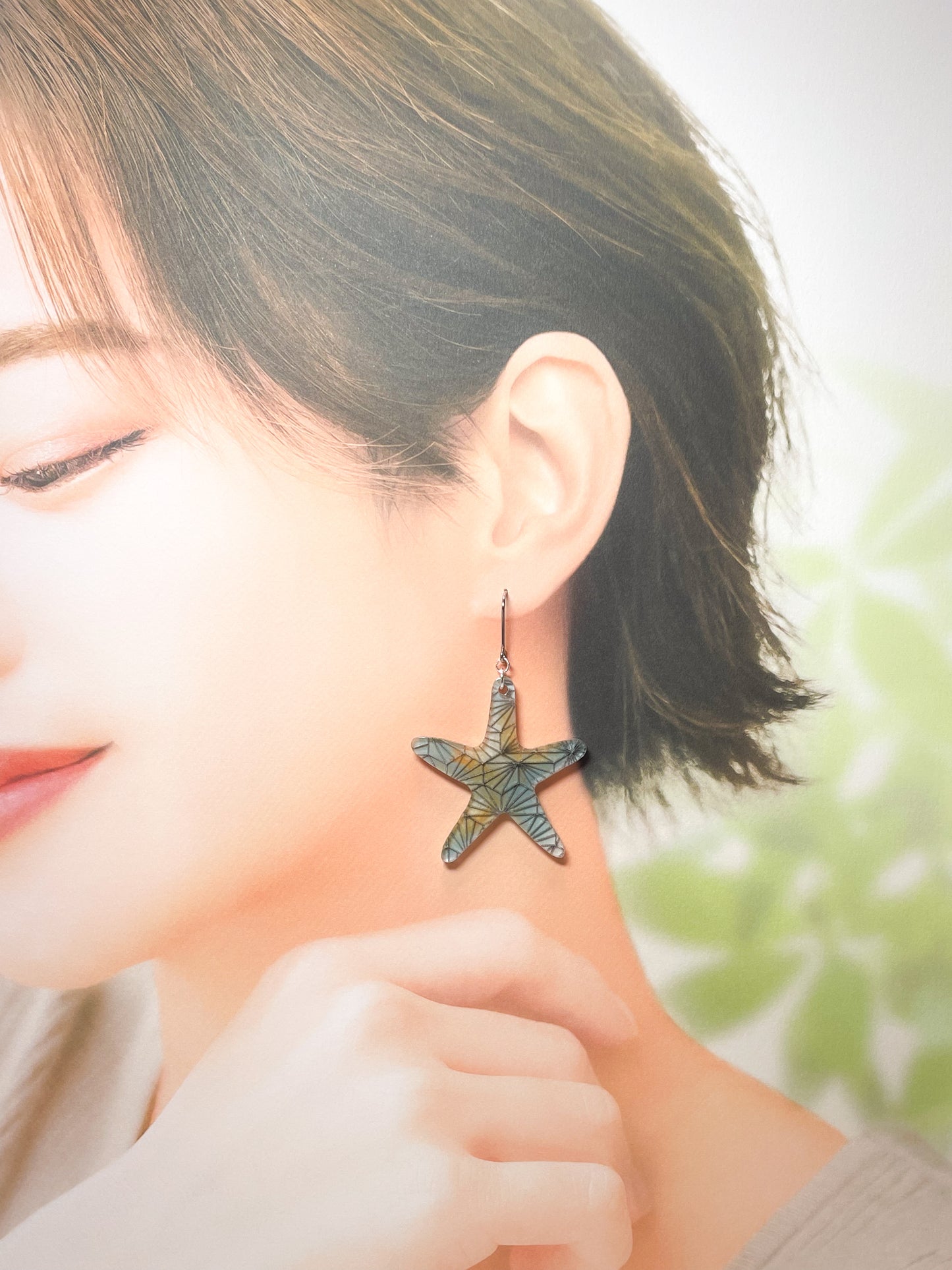 Geometric pattern starfish drop earrings (green)