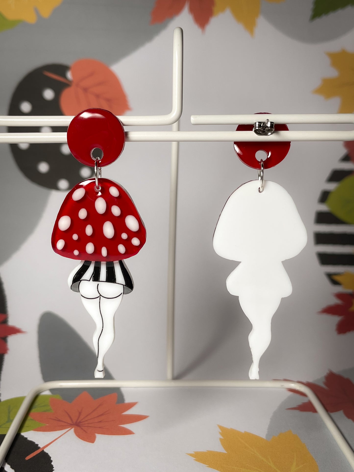 Butt mushroom drop earrings
