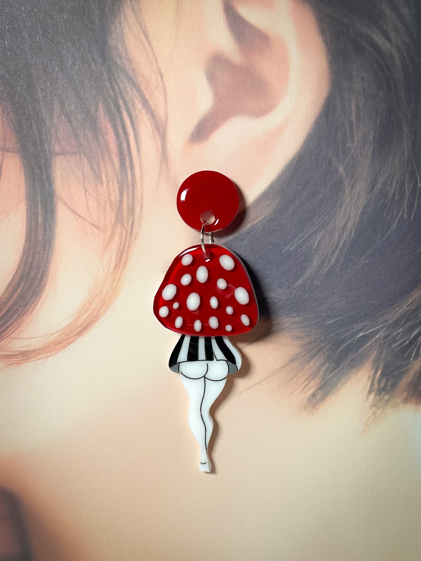 Butt mushroom drop earrings