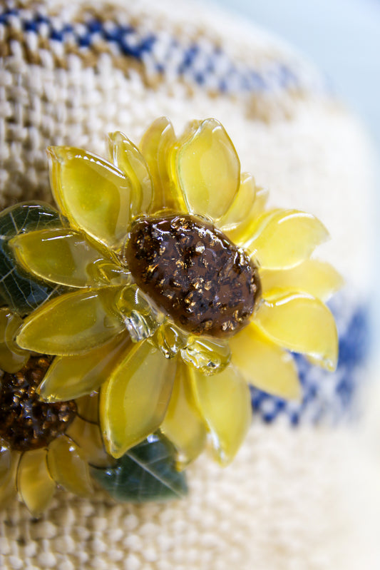 Shine sunflower brooch