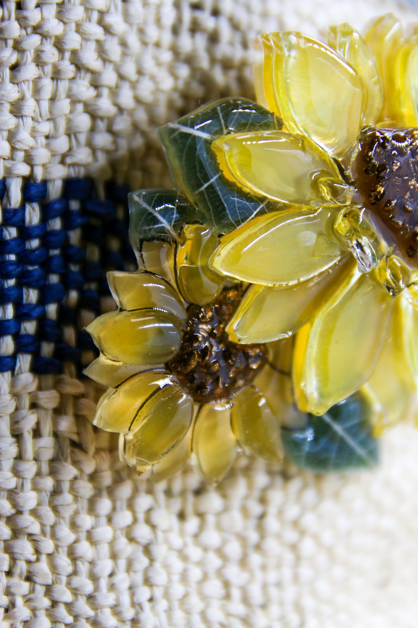 Shine sunflower brooch