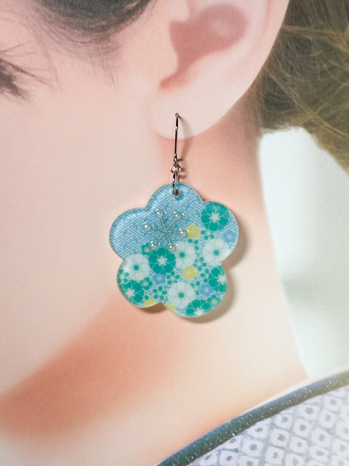 Plum Blossom Drop Earrings (Green)