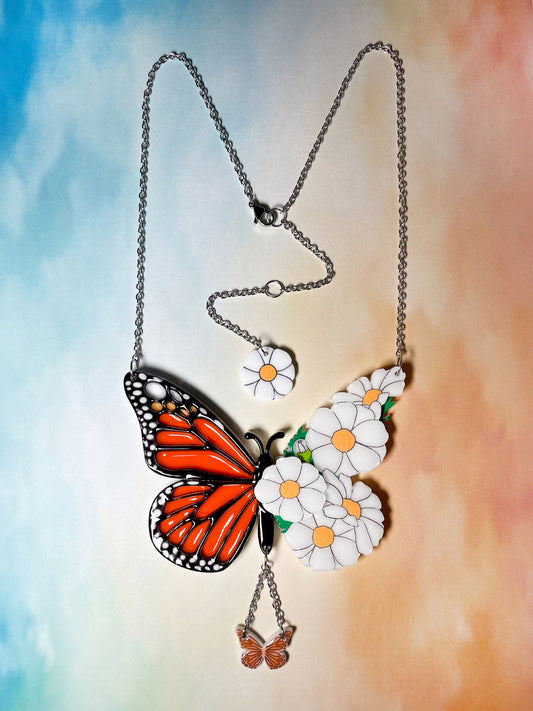 ステンドグラス風蝶々とマーガレットのネックレス
