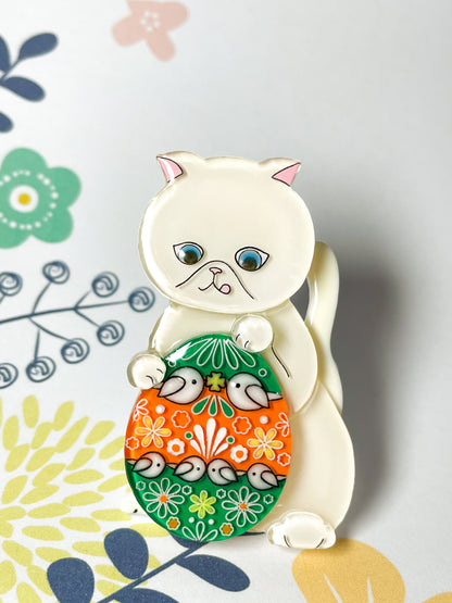 Egg Animal Brooch ~ White Cat ~