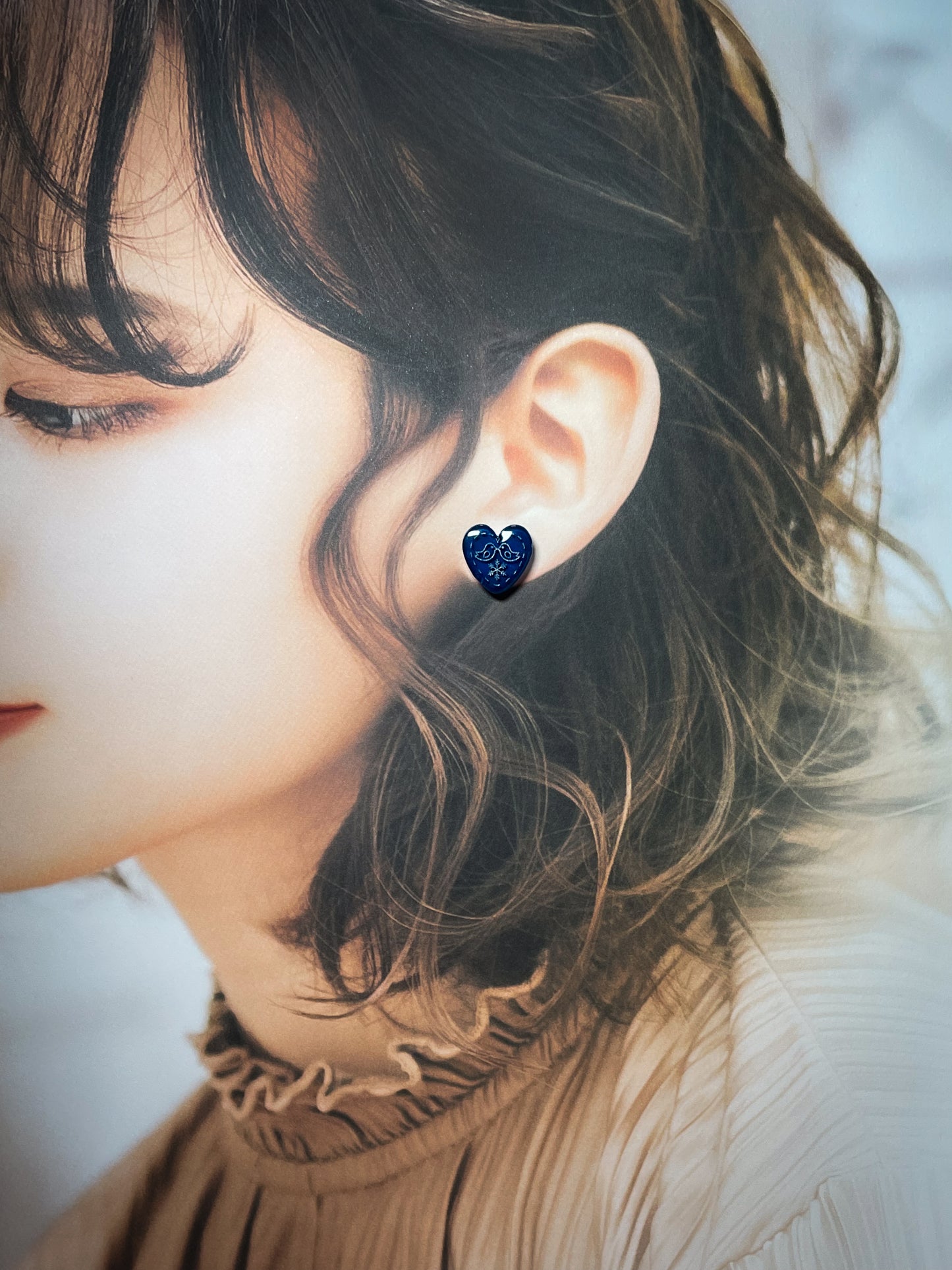 Kissing birds stud earrings (Navy blue)