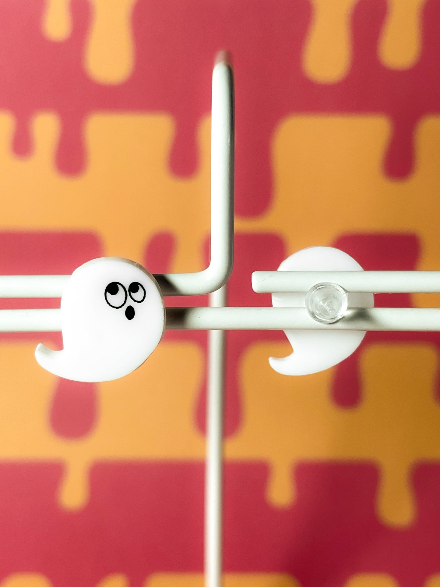 Boo! Ghost stud earrings (asymmetry)