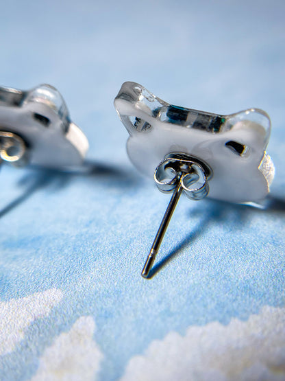 Odd-eye white cat earrings