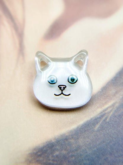 Odd-eye white cat earrings