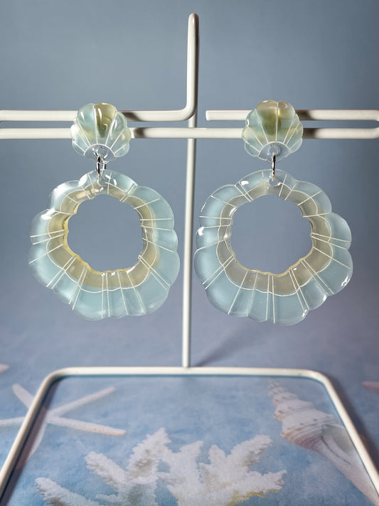 Clear seashell drop earrings (Blue)