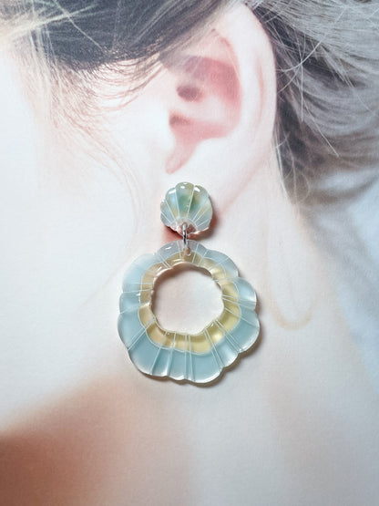 Clear seashell drop earrings (Blue)