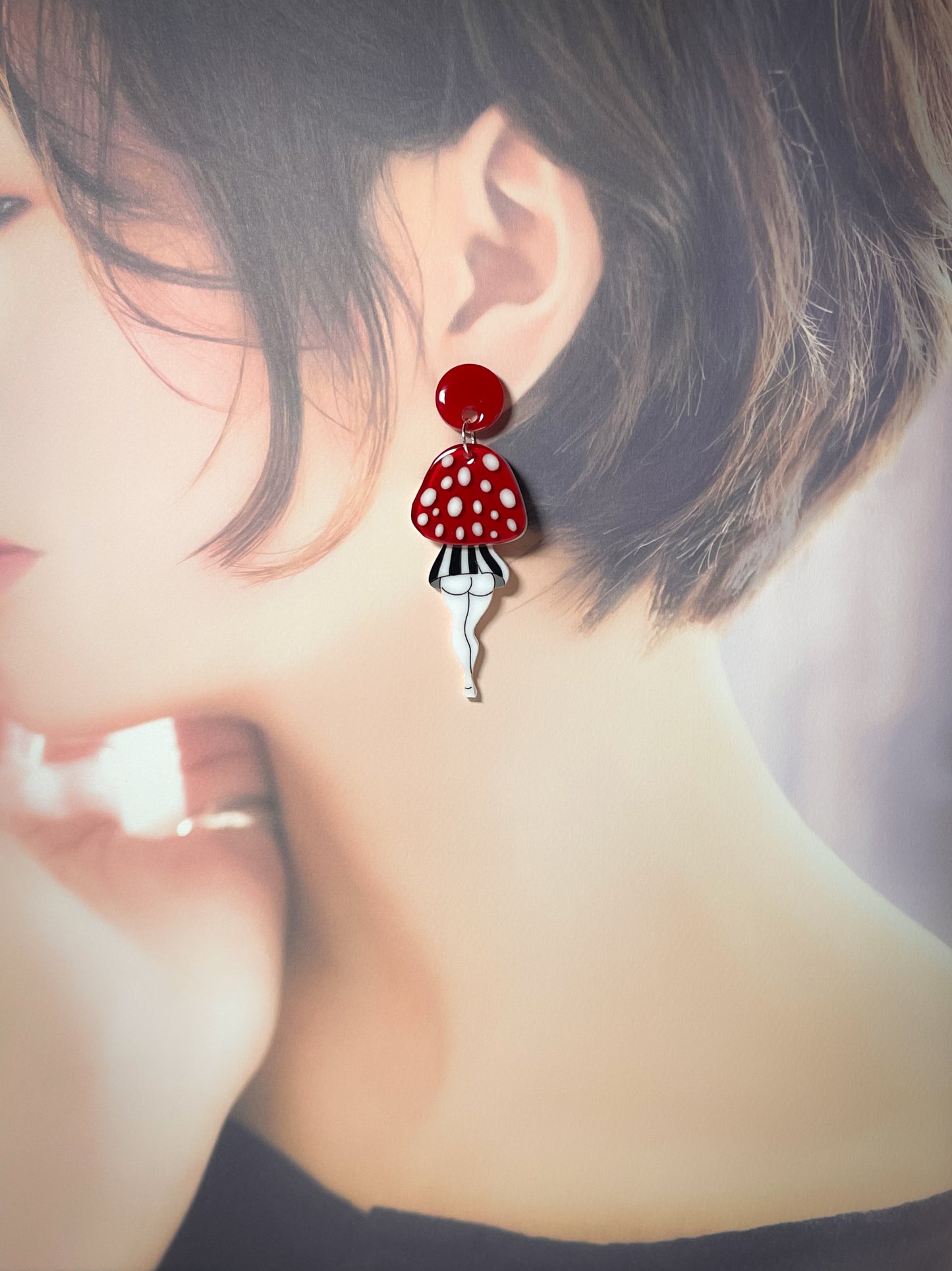 Butt mushroom drop earrings