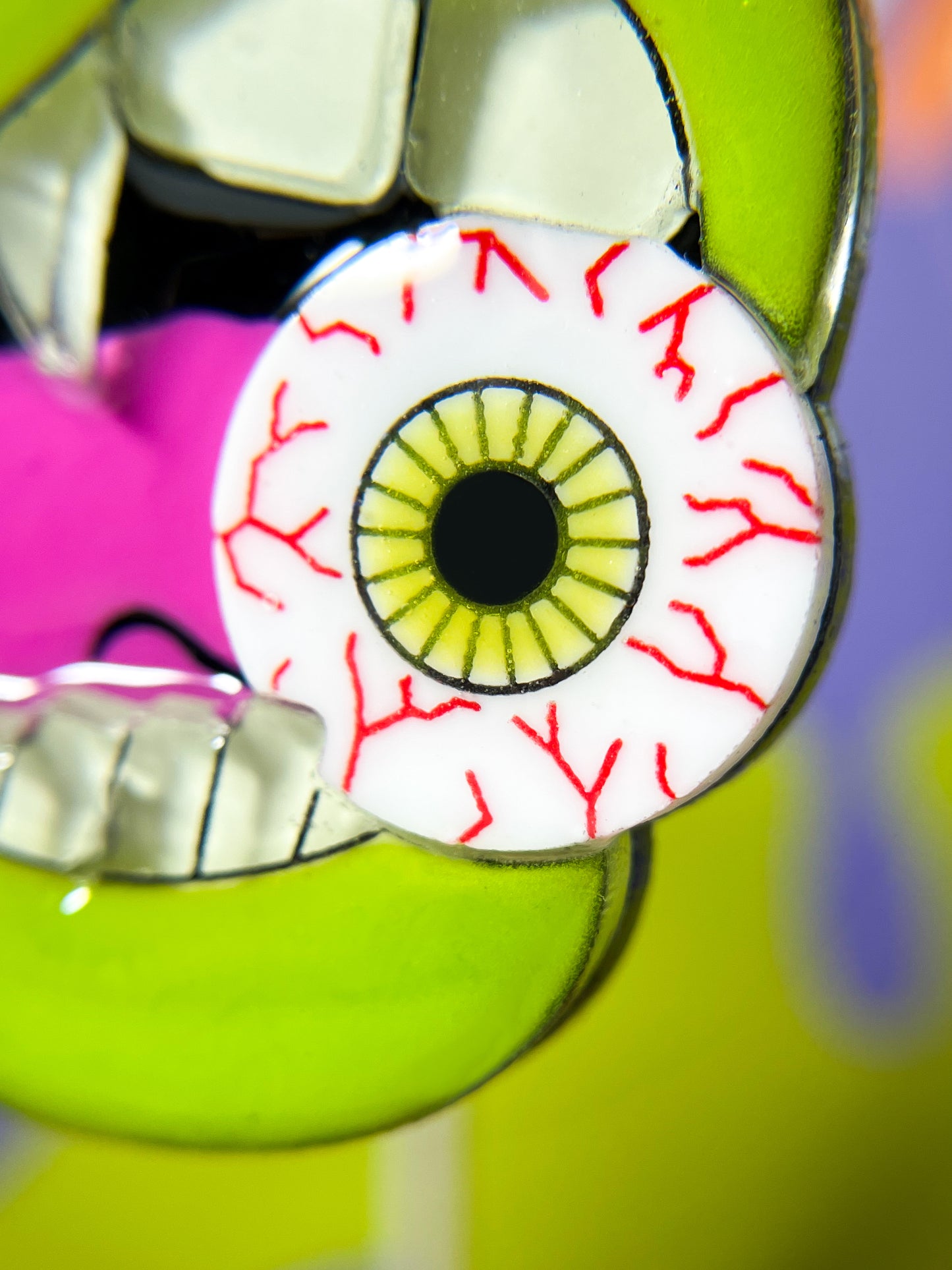 Eating Eyeball Earrings (Yellow-green Lip)