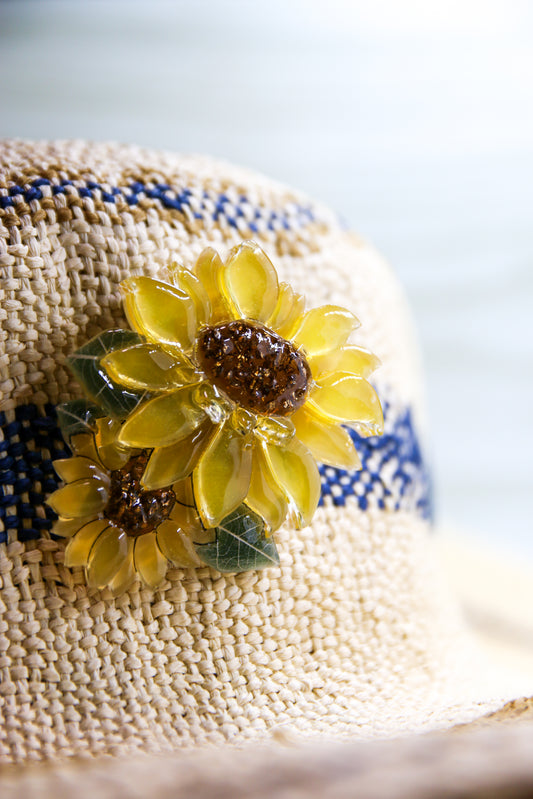 Shine sunflower brooch