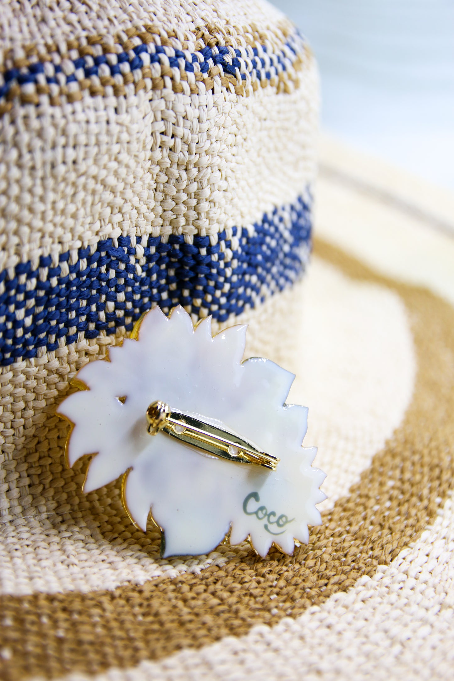 Shine sunflower brooch
